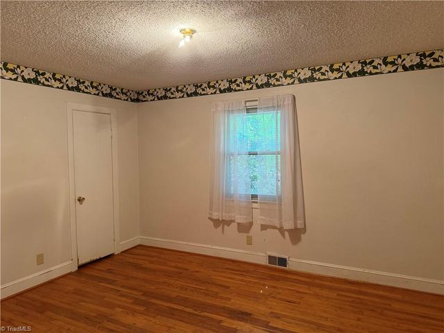 2975 Bellaire Circle, Walkertown, NC 27051