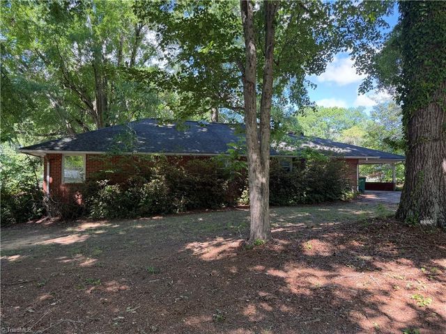 2975 Bellaire Circle, Walkertown, NC 27051
