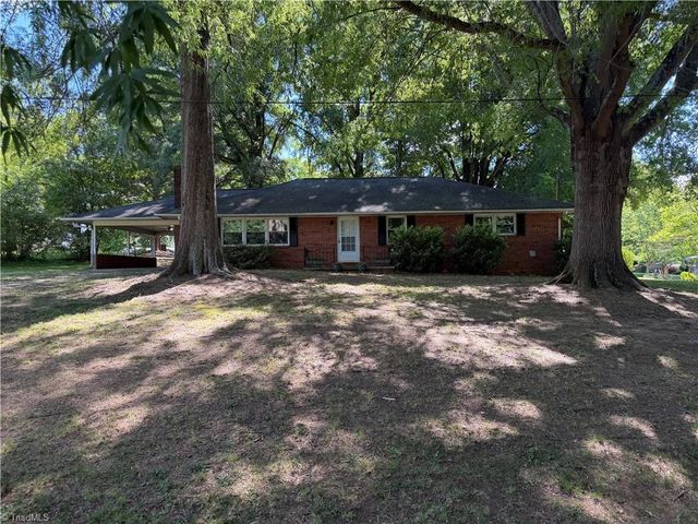 2975 Bellaire Circle, Walkertown, NC 27051