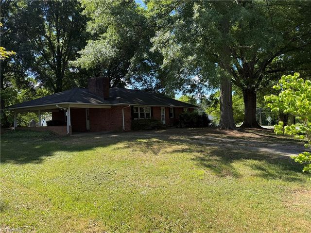 2975 Bellaire Circle, Walkertown, NC 27051