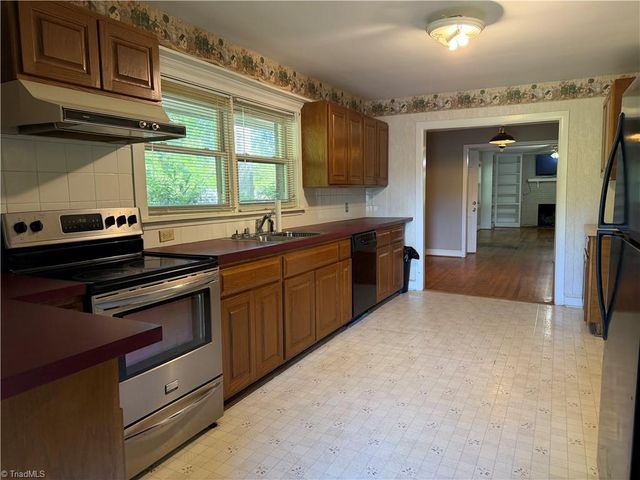 2975 Bellaire Circle, Walkertown, NC 27051