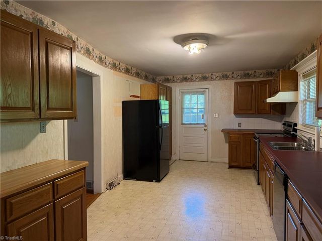 2975 Bellaire Circle, Walkertown, NC 27051