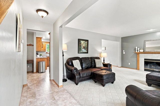 542 HIGHLAND MEADOW TRAIL, Pulaski, WI 54162