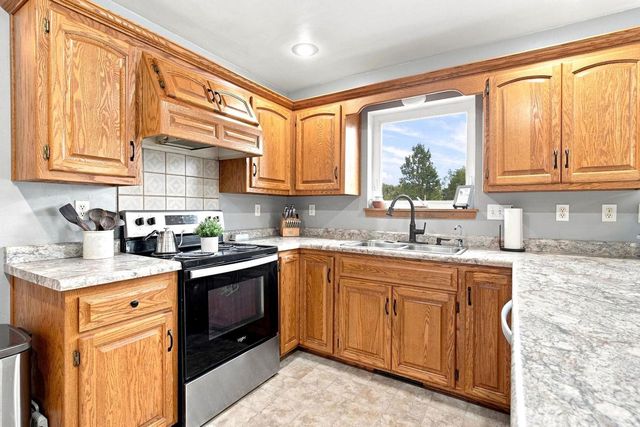 542 HIGHLAND MEADOW TRAIL, Pulaski, WI 54162