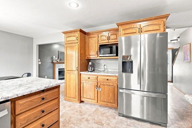 542 HIGHLAND MEADOW TRAIL, Pulaski, WI 54162