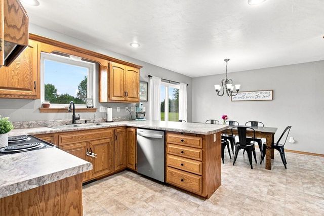 542 HIGHLAND MEADOW TRAIL, Pulaski, WI 54162
