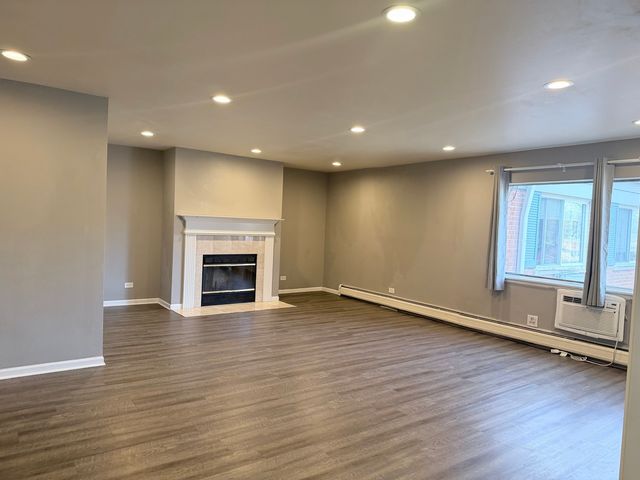 706 E Algonquin Road 204, Arlington Heights, IL 60005