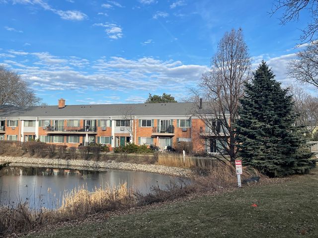 706 E Algonquin Road 204, Arlington Heights, IL 60005