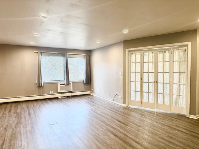 706 E Algonquin Road 204, Arlington Heights, IL 60005