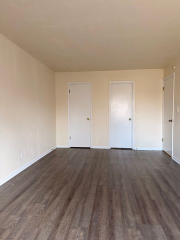 706 E Algonquin Road 204, Arlington Heights, IL 60005