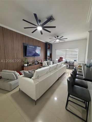 8208 SW 166th Pl, Miami, FL 33193