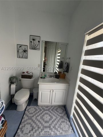 8208 SW 166th Pl, Miami, FL 33193