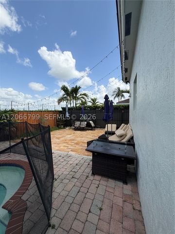 8208 SW 166th Pl, Miami, FL 33193
