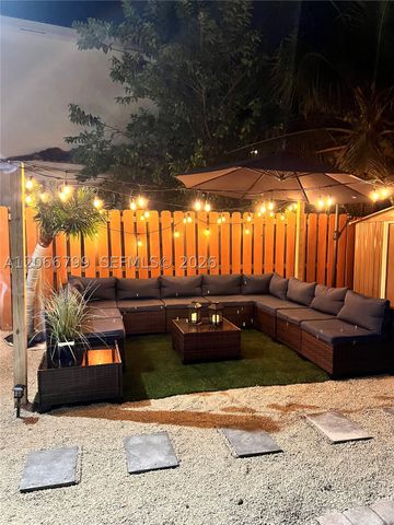 8208 SW 166th Pl, Miami, FL 33193