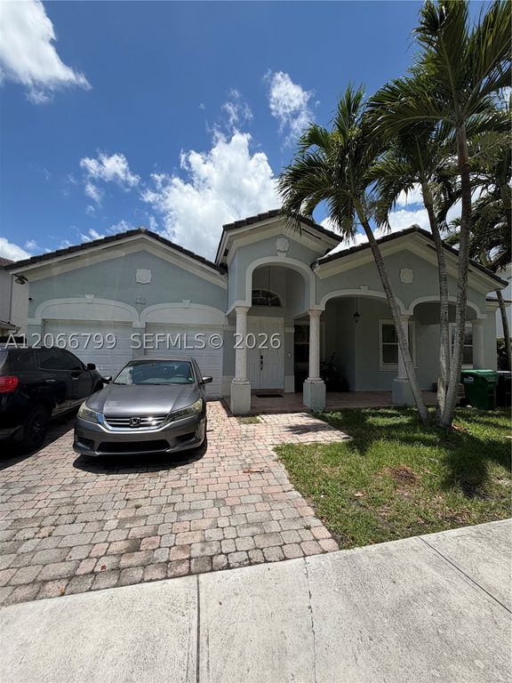 8208 SW 166th Pl, Miami, FL 33193
