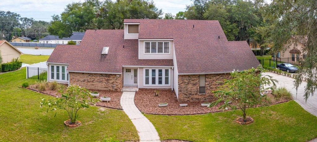 Image 2 of property listing at 4951 COURTLAND LOOP, Winter Springs, FL 32708
