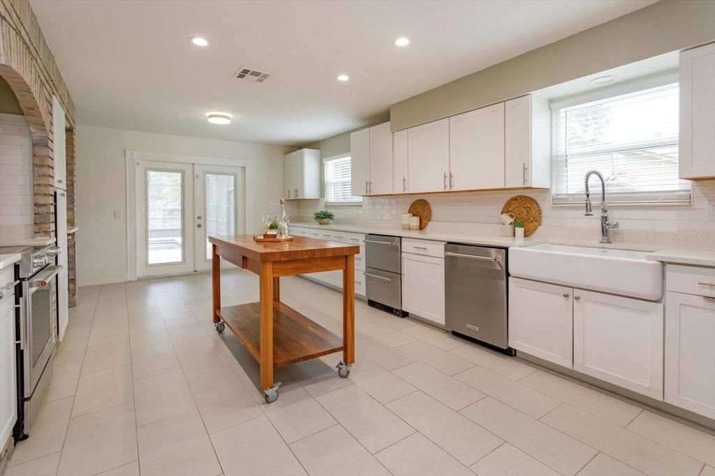 Image 12 of property listing at 4951 COURTLAND LOOP, Winter Springs, FL 32708