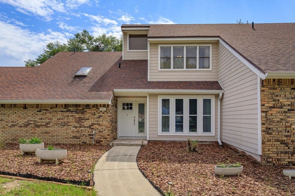 Image 3 of property listing at 4951 COURTLAND LOOP, Winter Springs, FL 32708