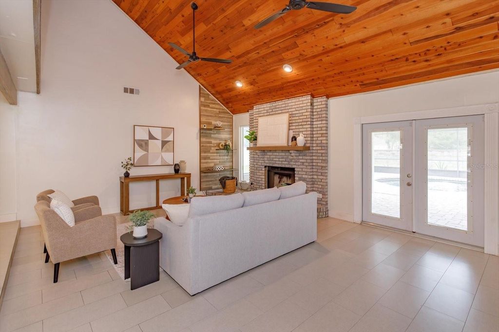 Image 8 of property listing at 4951 COURTLAND LOOP, Winter Springs, FL 32708