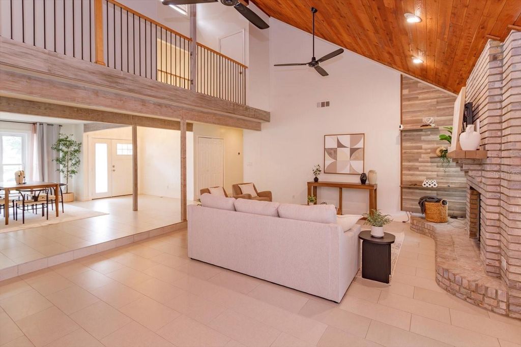 Image 9 of property listing at 4951 COURTLAND LOOP, Winter Springs, FL 32708