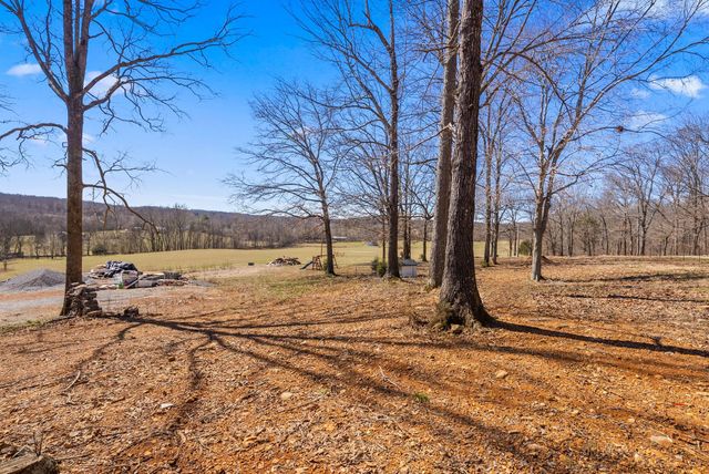 928 Red Bird Ln, Cumberland Furnace, TN 37051