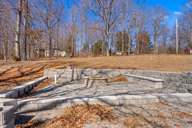 928 Red Bird Ln, Cumberland Furnace, TN 37051