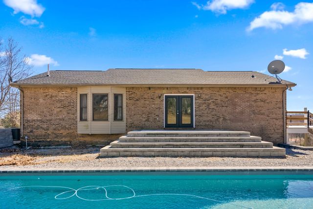 928 Red Bird Ln, Cumberland Furnace, TN 37051