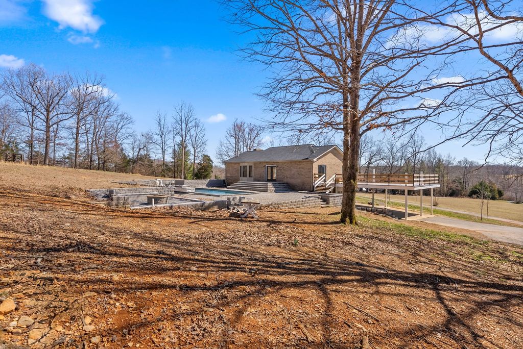 928 Red Bird Ln, Cumberland Furnace, TN 37051