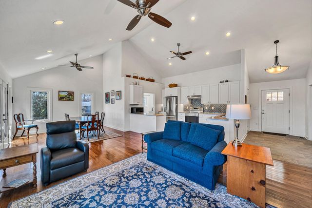 306 Cove Point TRL, Moneta, VA 24121