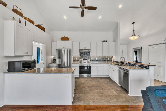 306 Cove Point TRL, Moneta, VA 24121