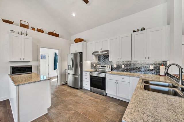 306 Cove Point TRL, Moneta, VA 24121