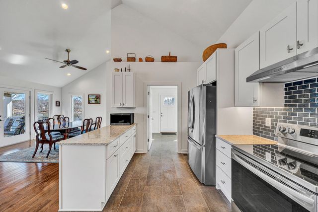 306 Cove Point TRL, Moneta, VA 24121