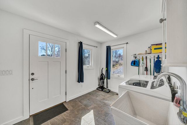 306 Cove Point TRL, Moneta, VA 24121