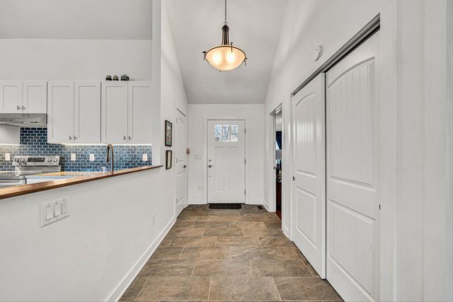 306 Cove Point TRL, Moneta, VA 24121