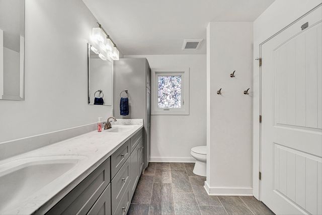 306 Cove Point TRL, Moneta, VA 24121