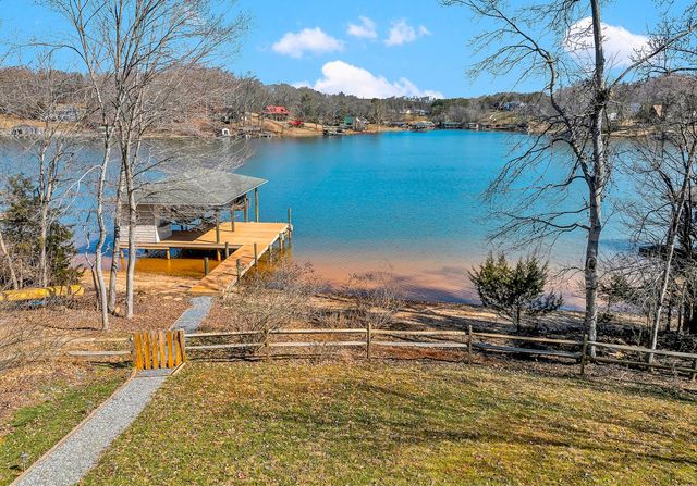 306 Cove Point TRL, Moneta, VA 24121