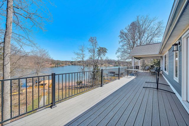 306 Cove Point TRL, Moneta, VA 24121