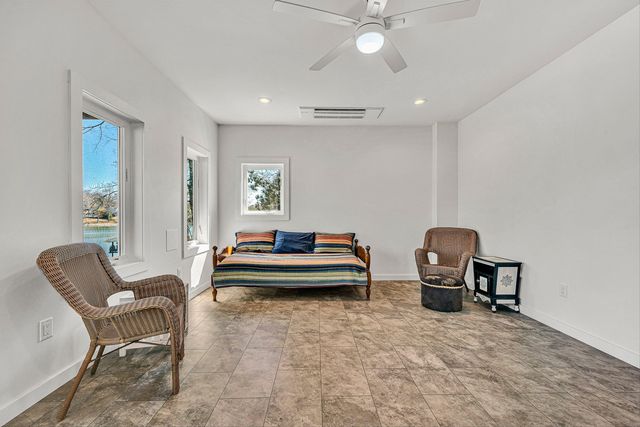 306 Cove Point TRL, Moneta, VA 24121