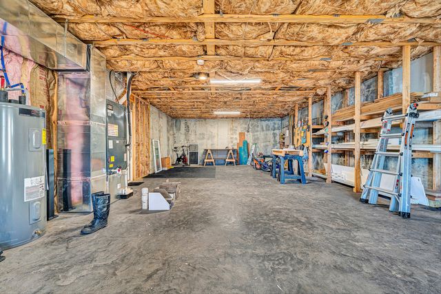 306 Cove Point TRL, Moneta, VA 24121