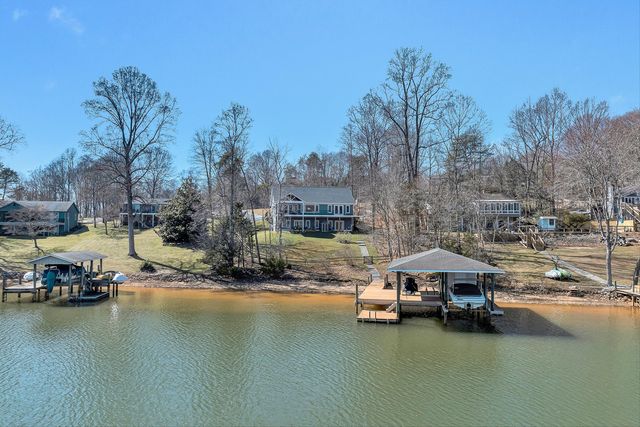 306 Cove Point TRL, Moneta, VA 24121