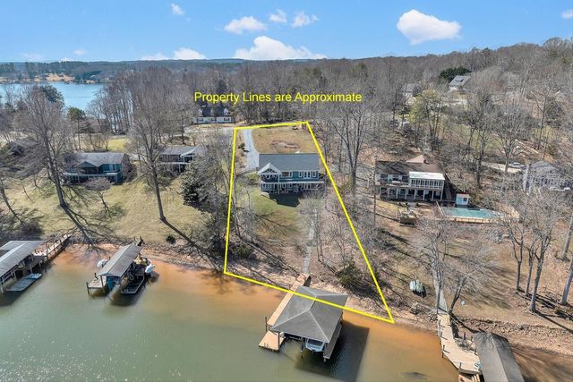 306 Cove Point TRL, Moneta, VA 24121