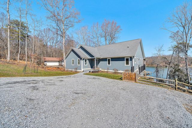 306 Cove Point TRL, Moneta, VA 24121