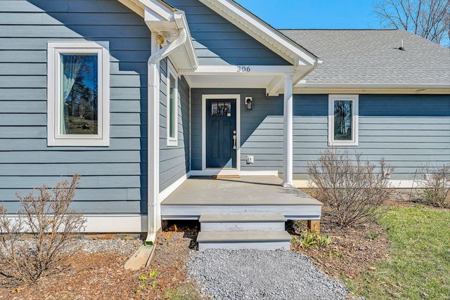 306 Cove Point TRL, Moneta, VA 24121