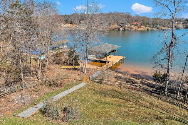 306 Cove Point TRL, Moneta, VA 24121