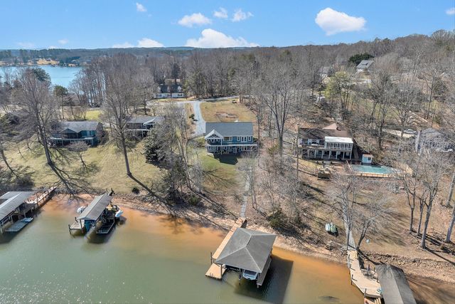 306 Cove Point TRL, Moneta, VA 24121