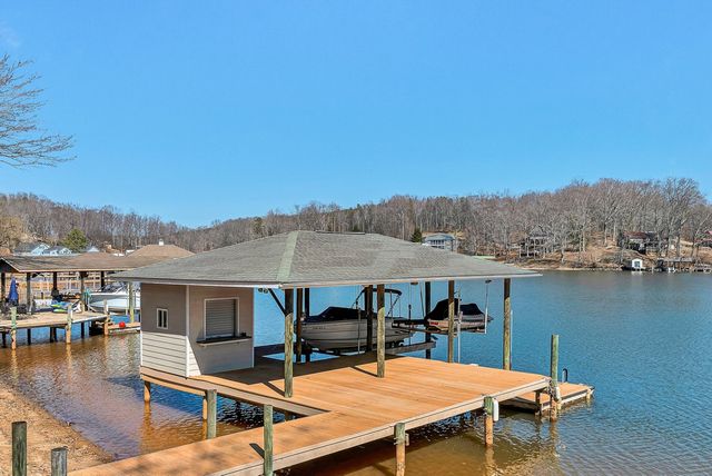 306 Cove Point TRL, Moneta, VA 24121