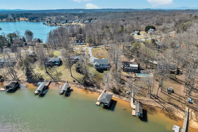 306 Cove Point TRL, Moneta, VA 24121