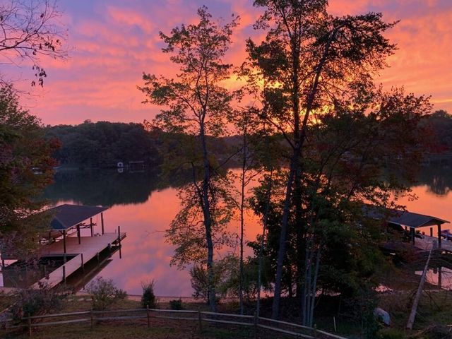 306 Cove Point TRL, Moneta, VA 24121