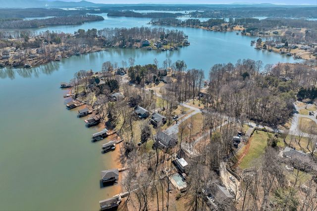 306 Cove Point TRL, Moneta, VA 24121