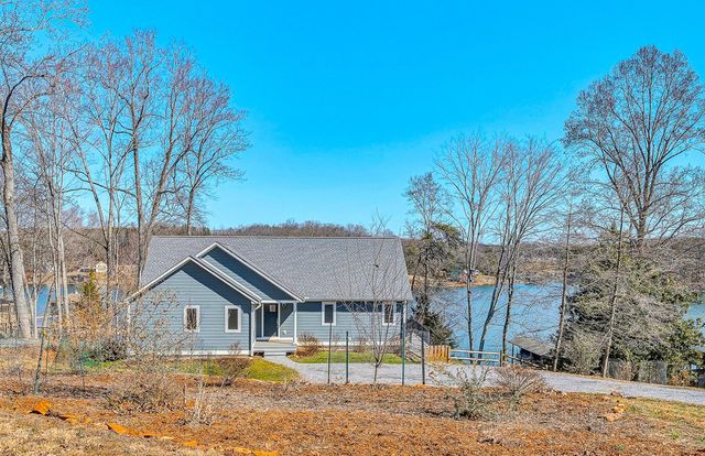306 Cove Point TRL, Moneta, VA 24121